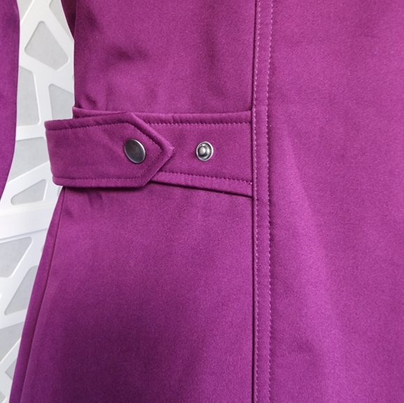 Free Tech women's purple jacket/ raincoat/windbreaker size Medium lightweight. - Picture 3 of 10